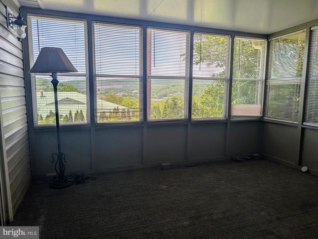 180 ST CLAIR AVE, Pottsville, PA 17901