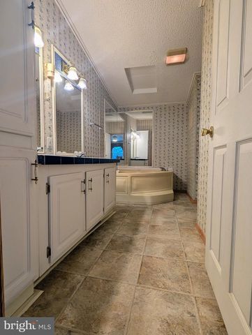 180 ST CLAIR AVE, Pottsville, PA 17901
