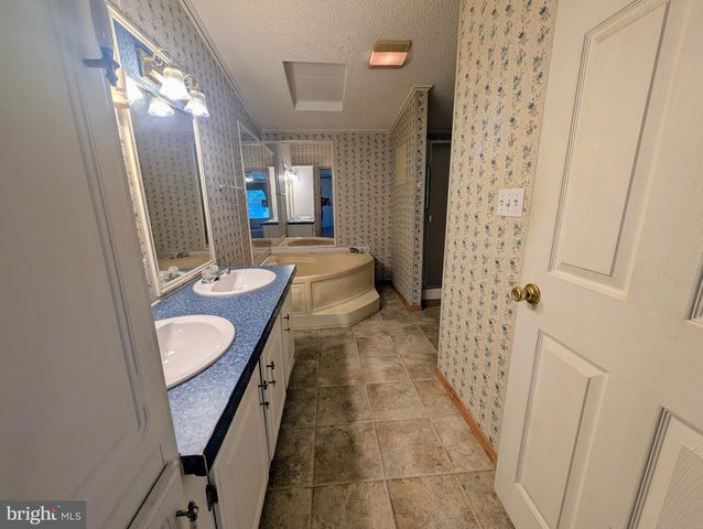 180 ST CLAIR AVE, Pottsville, PA 17901