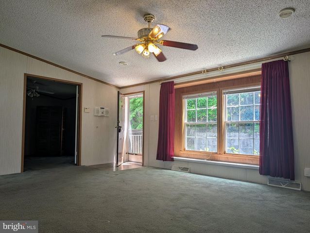 180 ST CLAIR AVE, Pottsville, PA 17901