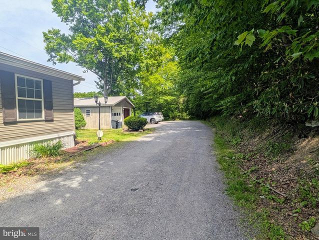180 ST CLAIR AVE, Pottsville, PA 17901