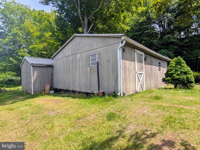 180 ST CLAIR AVE, Pottsville, PA 17901