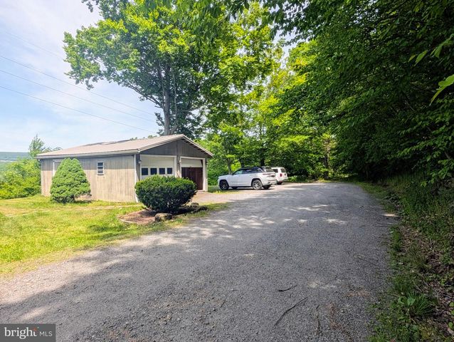 180 ST CLAIR AVE, Pottsville, PA 17901
