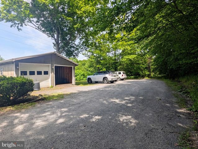 180 ST CLAIR AVE, Pottsville, PA 17901