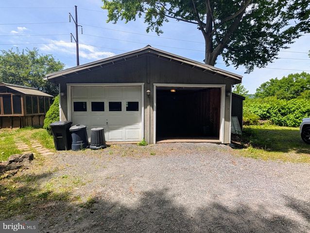 180 ST CLAIR AVE, Pottsville, PA 17901