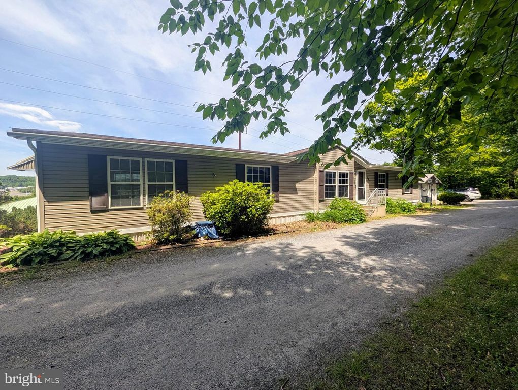 180 ST CLAIR AVE, Pottsville, PA 17901