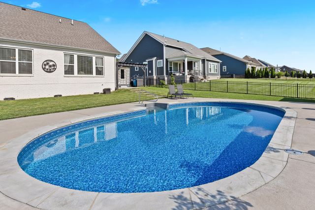 530 Oakvale Ln, Mount Juliet, TN 37122