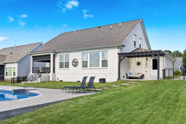 530 Oakvale Ln, Mount Juliet, TN 37122