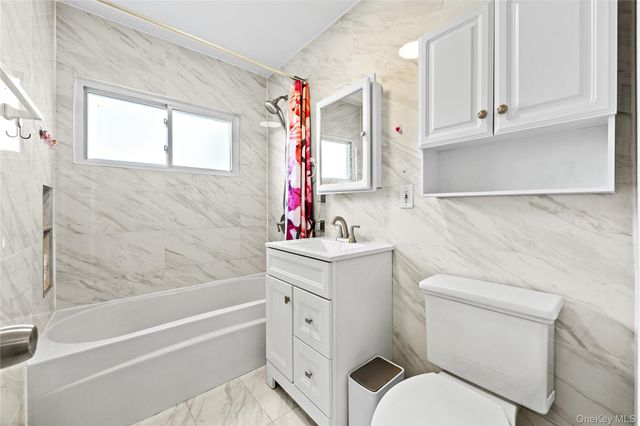 170 Scooter Lane, Hicksville, NY 11801
