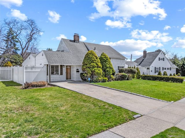 170 Scooter Lane, Hicksville, NY 11801