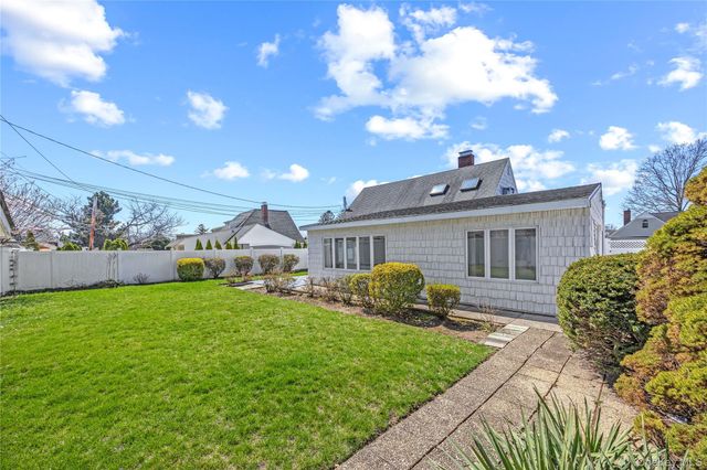 170 Scooter Lane, Hicksville, NY 11801