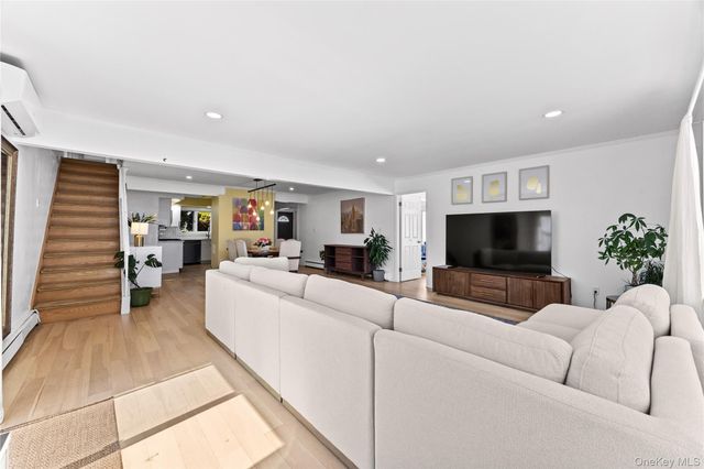 170 Scooter Lane, Hicksville, NY 11801