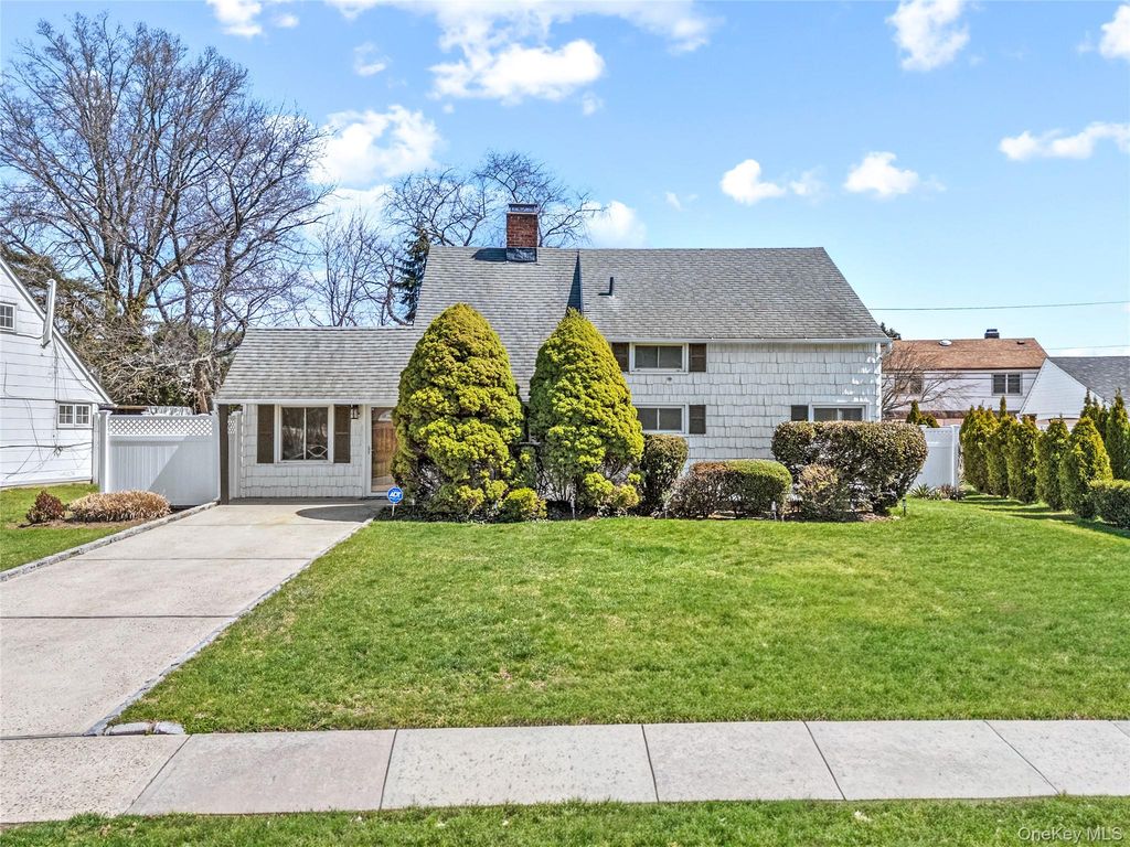 170 Scooter Lane, Hicksville, NY 11801