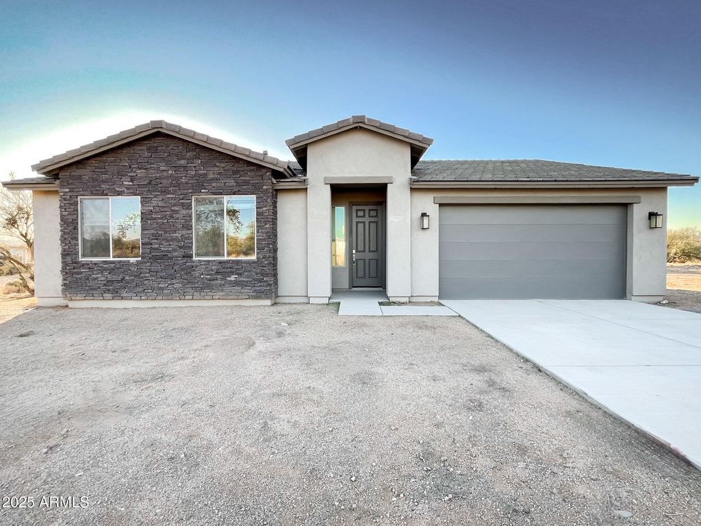 231 E SANTA CRUZ Drive, Phoenix, AZ 85085