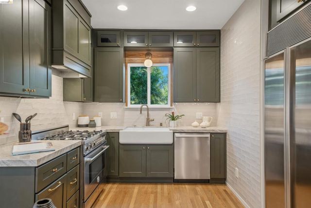 2635 Mathews St, Berkeley, CA 94702