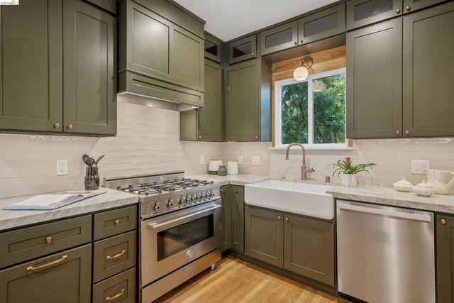 2635 Mathews St, Berkeley, CA 94702