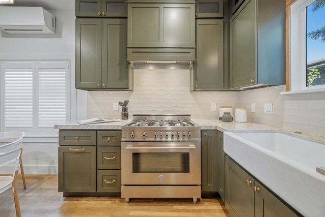 2635 Mathews St, Berkeley, CA 94702