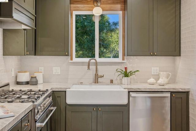 2635 Mathews St, Berkeley, CA 94702