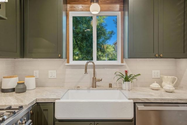 2635 Mathews St, Berkeley, CA 94702
