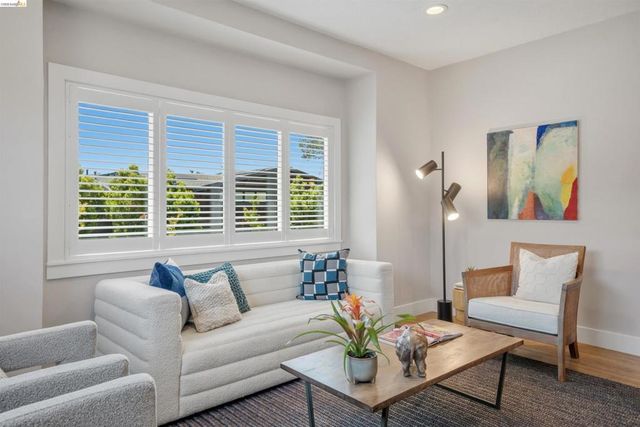 2635 Mathews St, Berkeley, CA 94702