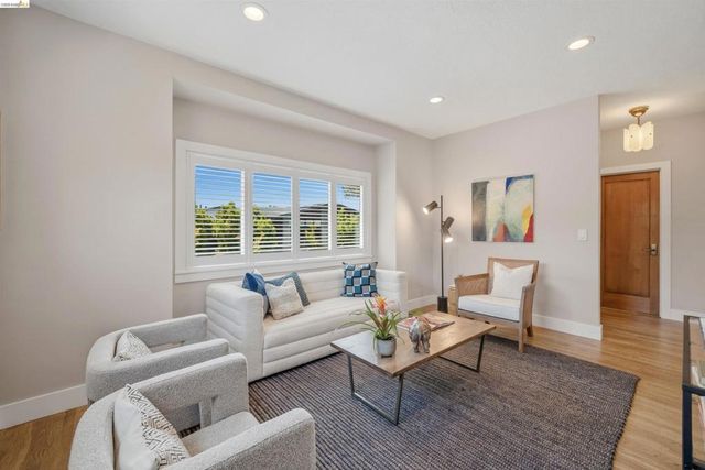 2635 Mathews St, Berkeley, CA 94702