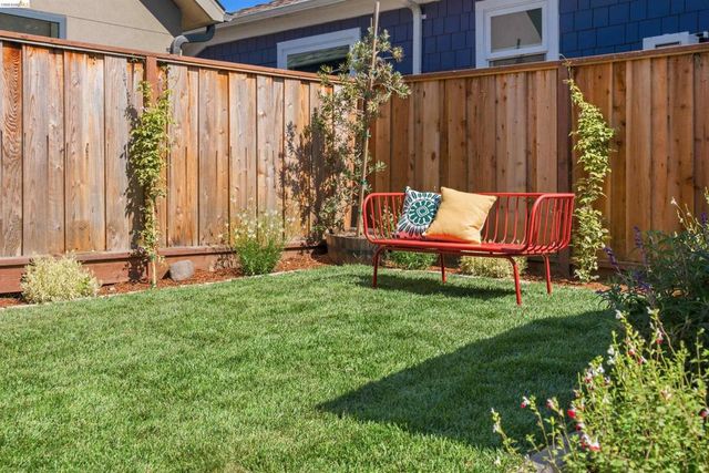 2635 Mathews St, Berkeley, CA 94702