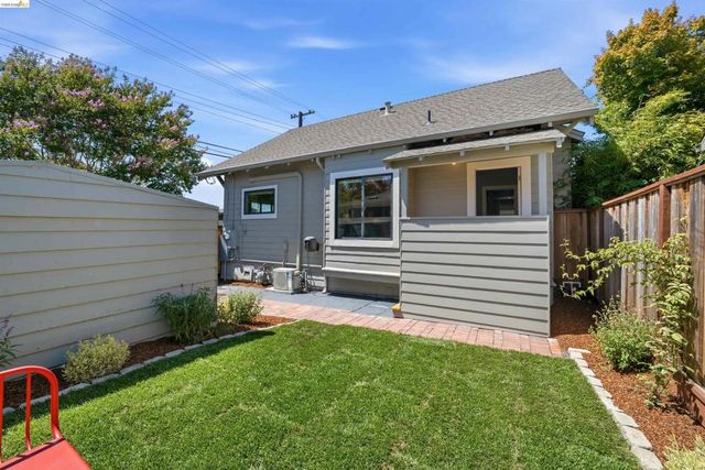 2635 Mathews St, Berkeley, CA 94702