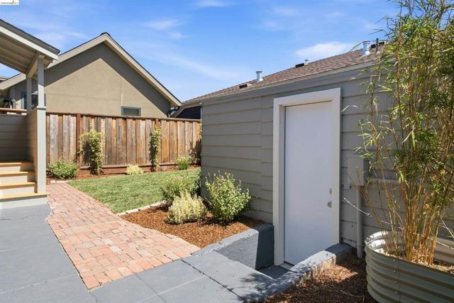 2635 Mathews St, Berkeley, CA 94702