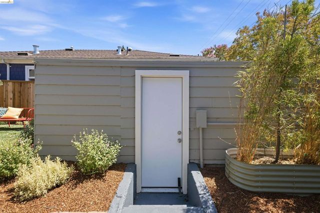 2635 Mathews St, Berkeley, CA 94702