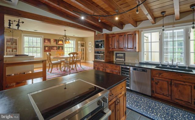 2135 S SUGAN RD, New Hope, PA 18938