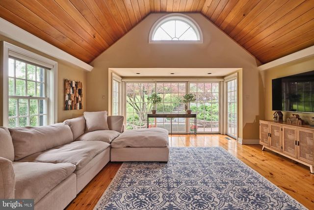 2135 S SUGAN RD, New Hope, PA 18938