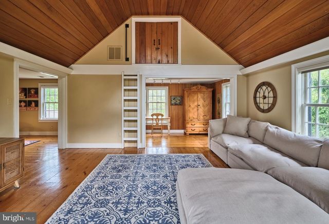 2135 S SUGAN RD, New Hope, PA 18938