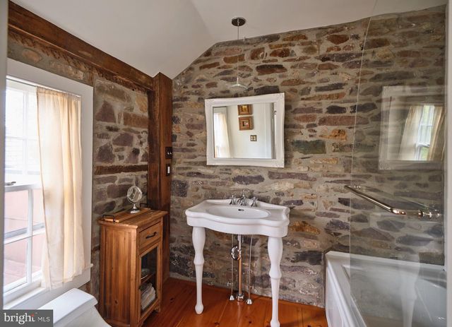 2135 S SUGAN RD, New Hope, PA 18938