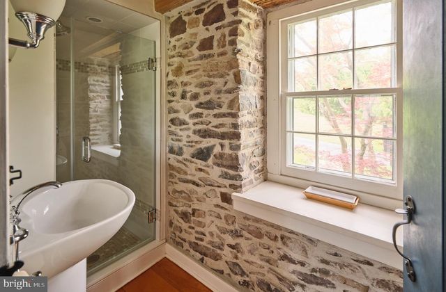 2135 S SUGAN RD, New Hope, PA 18938