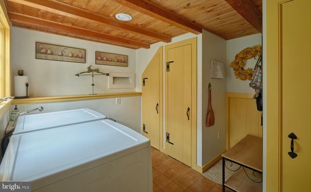 2135 S SUGAN RD, New Hope, PA 18938