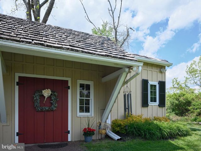 2135 S SUGAN RD, New Hope, PA 18938