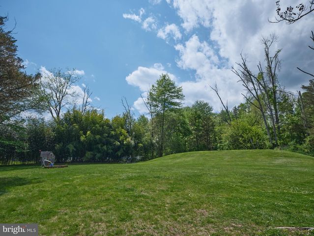 2135 S SUGAN RD, New Hope, PA 18938