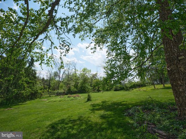 2135 S SUGAN RD, New Hope, PA 18938