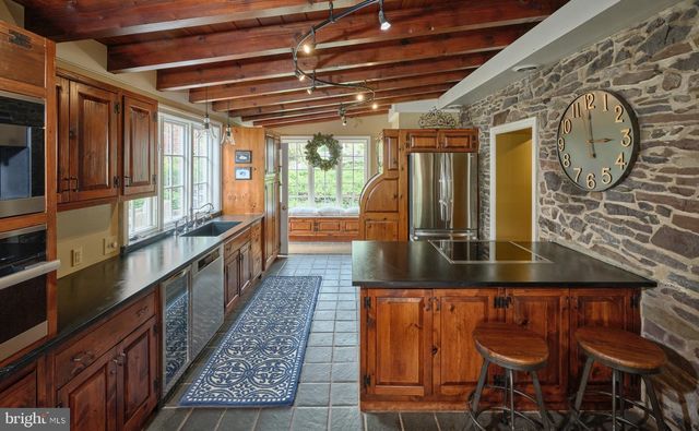 2135 S SUGAN RD, New Hope, PA 18938