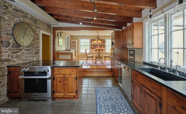 2135 S SUGAN RD, New Hope, PA 18938