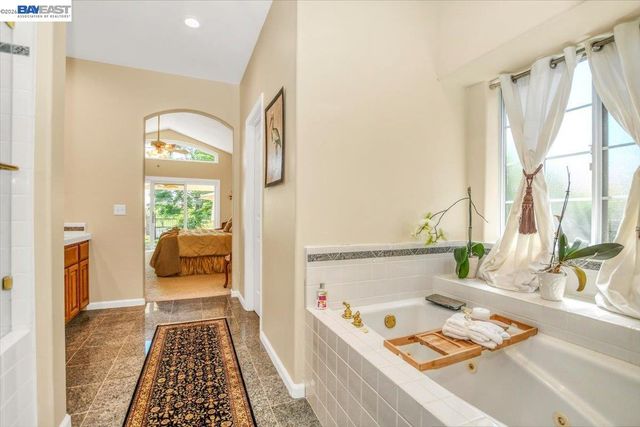 82 Edgeview Ct, Discovery Bay, CA 94505