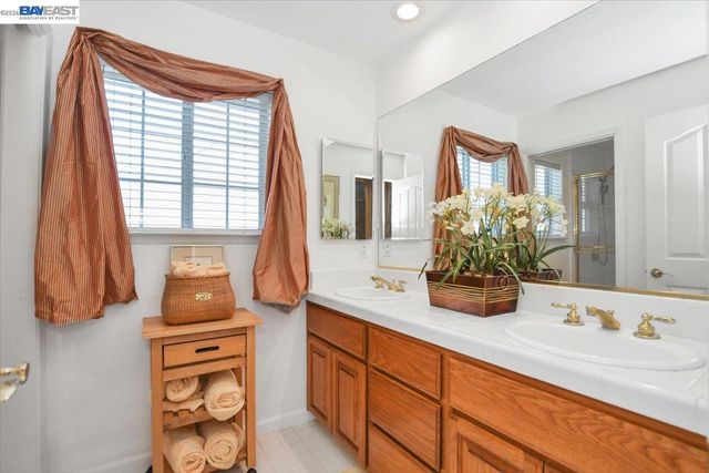 82 Edgeview Ct, Discovery Bay, CA 94505