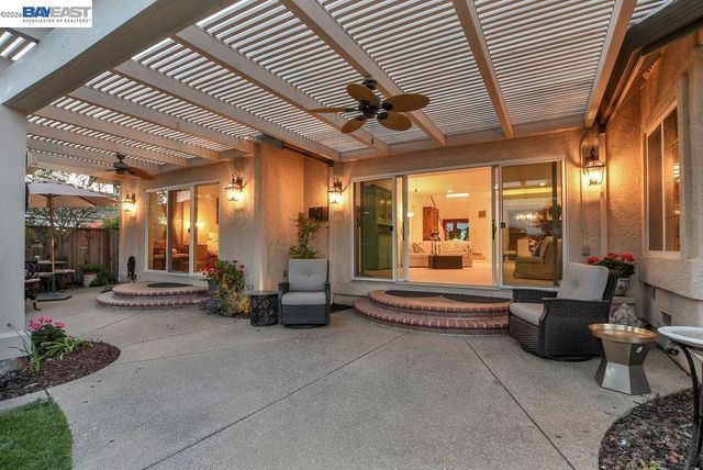 82 Edgeview Ct, Discovery Bay, CA 94505