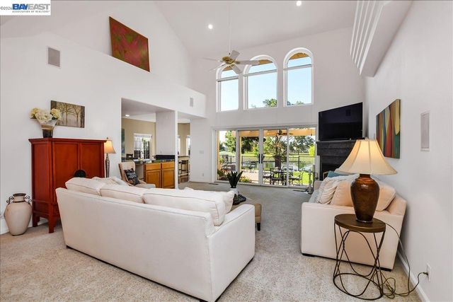 82 Edgeview Ct, Discovery Bay, CA 94505
