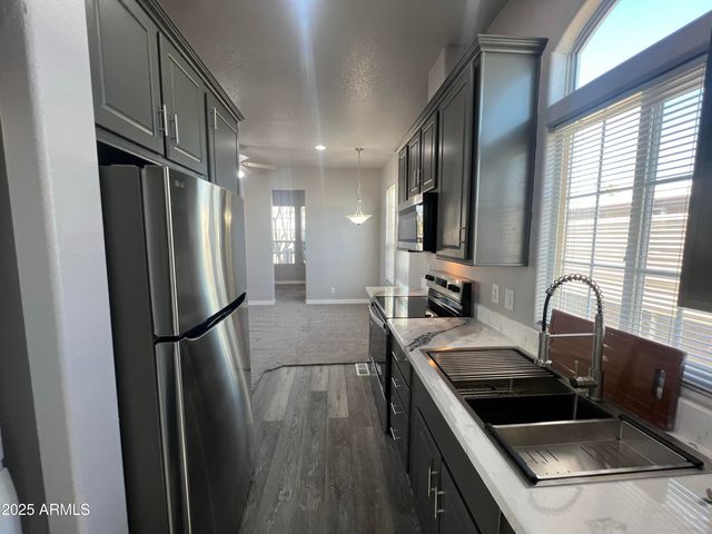 10701 N 99TH Avenue 65, Peoria, AZ 85345