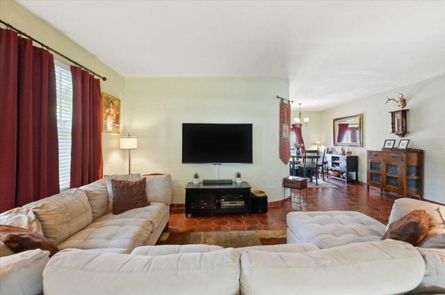 337 E SESSOMS AVENUE, Lake Wales, FL 33853