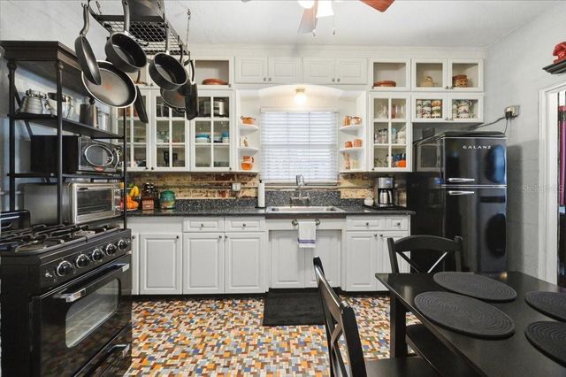 337 E SESSOMS AVENUE, Lake Wales, FL 33853