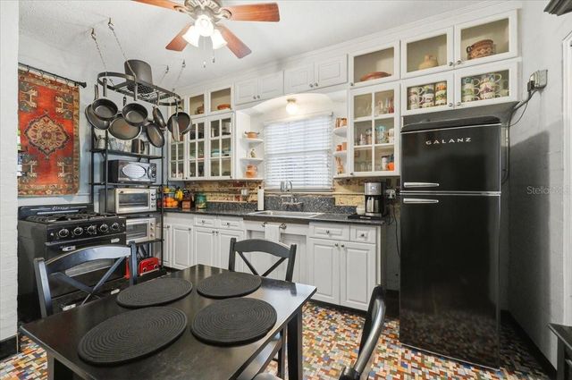 337 E SESSOMS AVENUE, Lake Wales, FL 33853