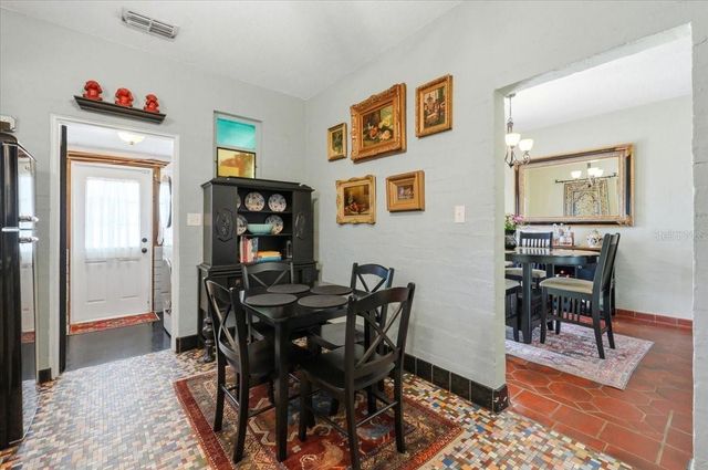 337 E SESSOMS AVENUE, Lake Wales, FL 33853