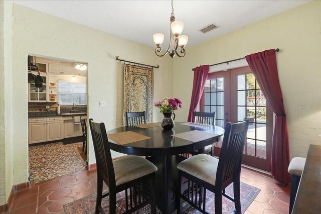 337 E SESSOMS AVENUE, Lake Wales, FL 33853